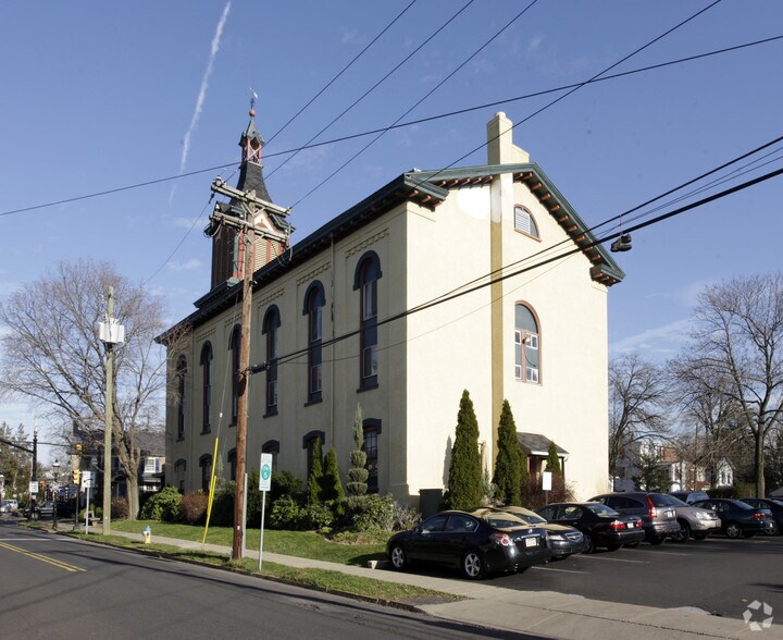 More Photos Of 10 S Clinton St, Doylestown Office For Lease