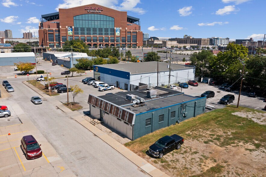 Primary Photo Of 823 Chadwick St, Indianapolis Storefront Retail Office For Sale