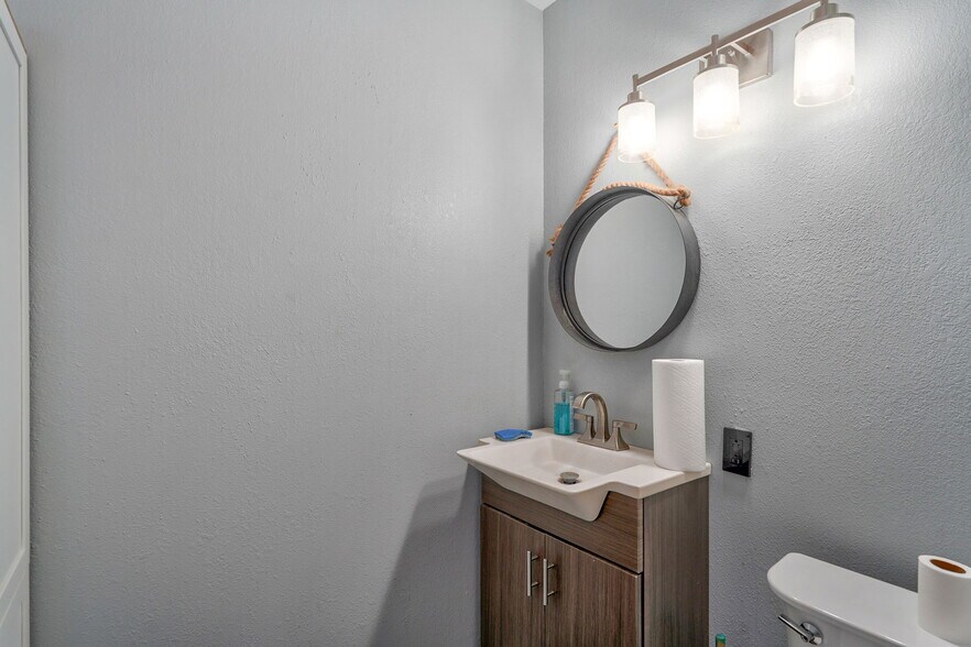 More Photos Of 306 S Washington Ave, Walnut Grove General Retail For Sale