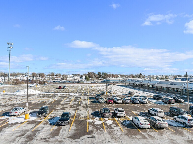 More Photos Of 950 Kings Hwy, New Bedford Storefront For Lease
