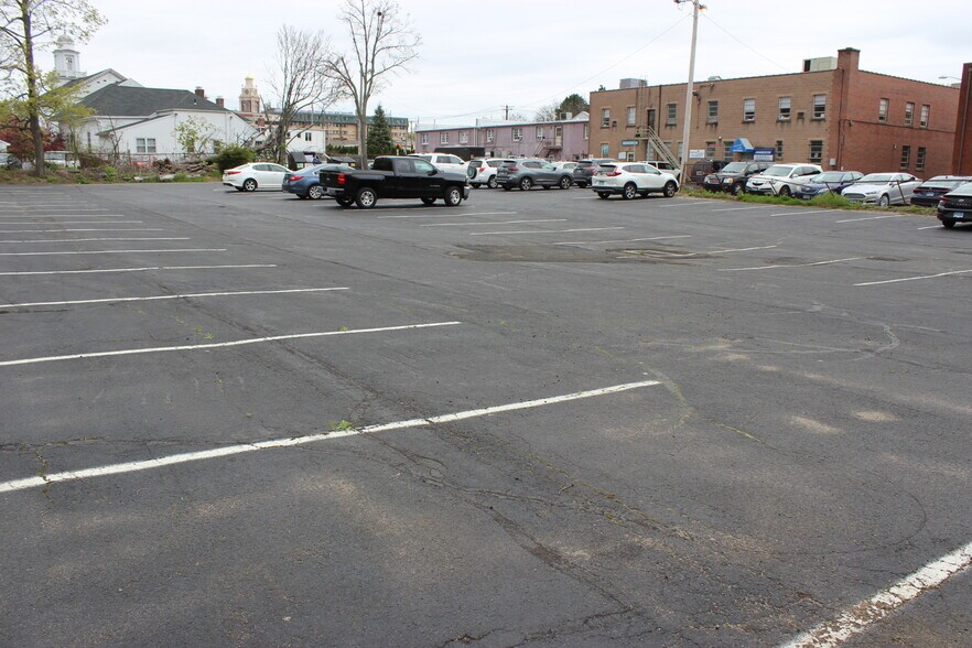 More Photos Of 2340 Whitney Ave, Hamden Storefront Retail Office For Lease