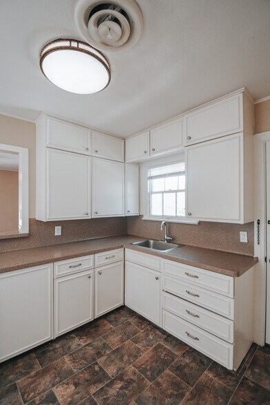 More Photos Of 1503 E Virginia Ave, Victoria Apartments For Sale