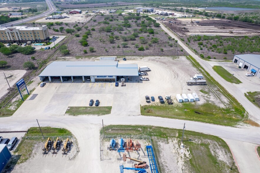 More Photos Of 209 Park Place Blvd, Kenedy Auto Repair For Sale