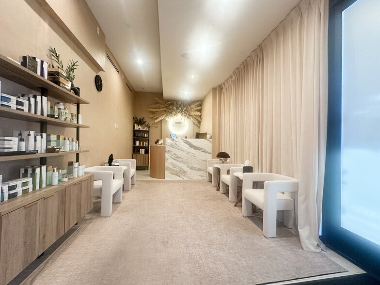 More Photos Of 7225 Melrose Ave, Los Angeles Medical For Sale
