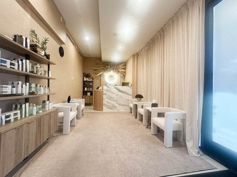 More Photos Of 7225 Melrose Ave, Los Angeles Medical For Lease