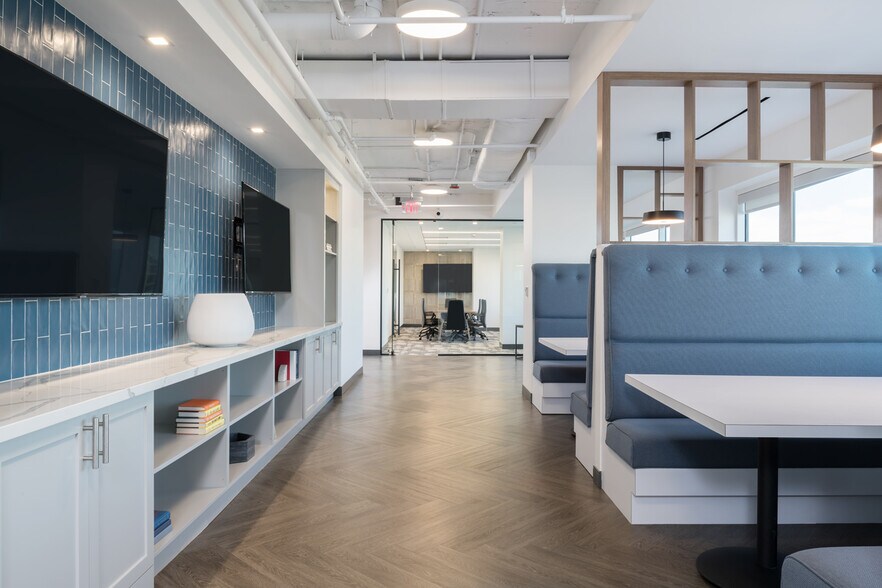 More Photos Of 2000 Pennsylvania Ave NW, Washington Office For Lease