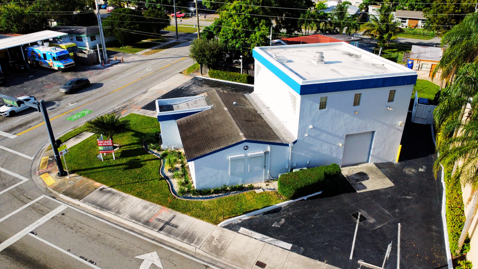 Primary Photo Of 6151 Pembroke Rd, Hollywood Freestanding For Lease