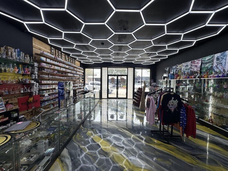More Photos Of 420 Northwood Rd, West Palm Beach Storefront For Lease