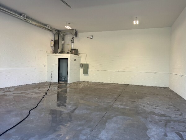 More Photos Of 2110 Fasan Dr, Tecumseh Flex For Lease