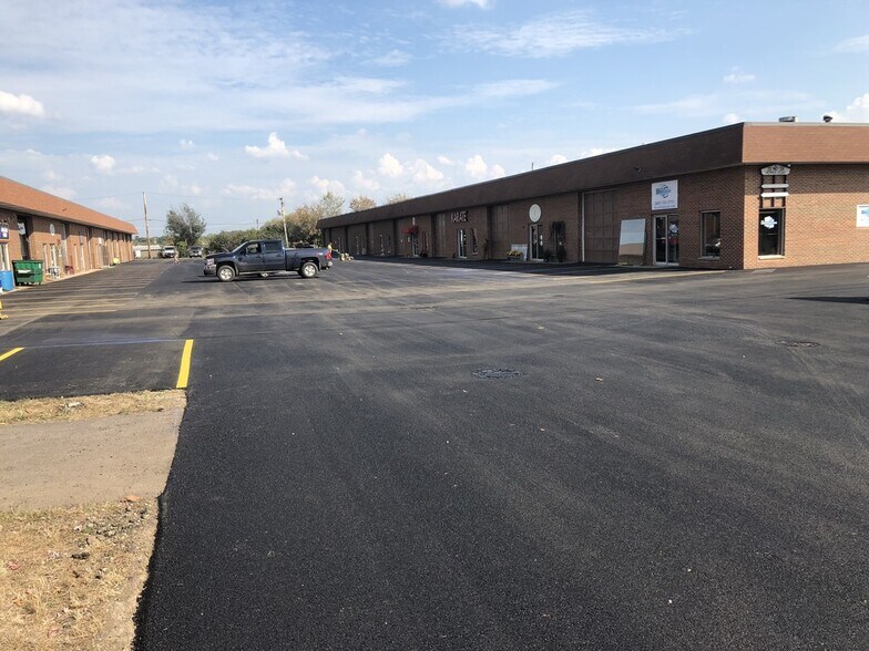 More Photos Of 22029 N Pepper Rd, Lake Barrington Warehouse For Lease