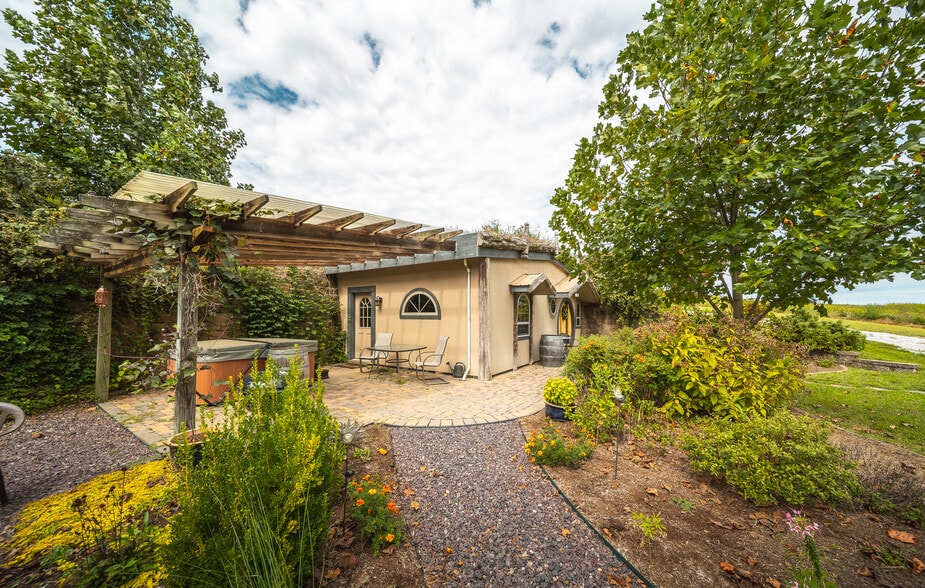 More Photos Of 295 Panthers Den Rd, Makanda Hotel For Sale