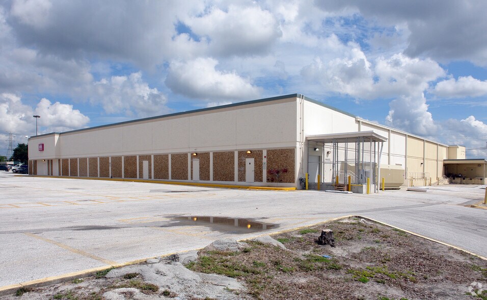 More Photos Of 5524 W Colonial Dr, Orlando Storefront For Lease