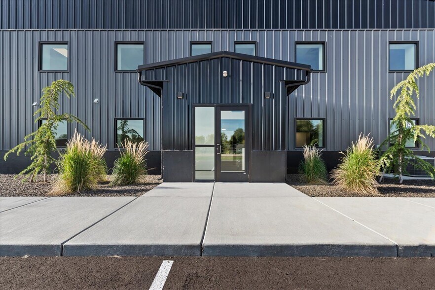 More Photos Of 2945 Badger Dr, Nampa Flex For Lease