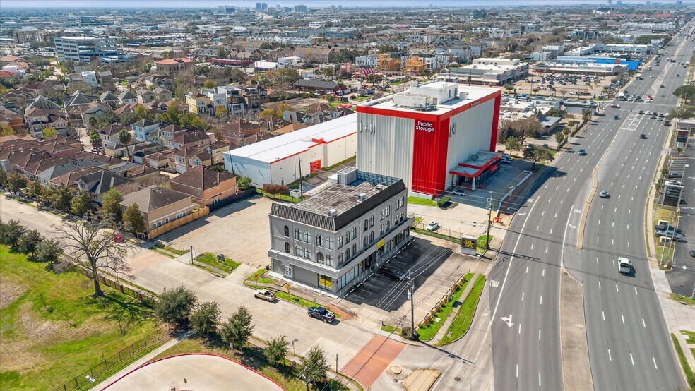 More Photos Of 5525 Westheimer Rd, Houston Freestanding For Lease