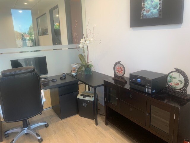 More Photos Of 11661 W San Vicente Blvd, Los Angeles Office For Lease