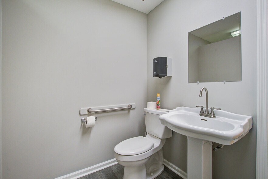 More Photos Of 137 Cedar Dr, Saint Stephen Office For Sale