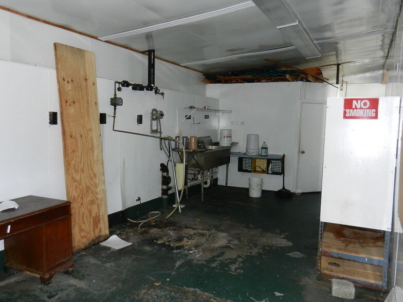 More Photos Of 835 N Main St, Fall River General Retail For Sale