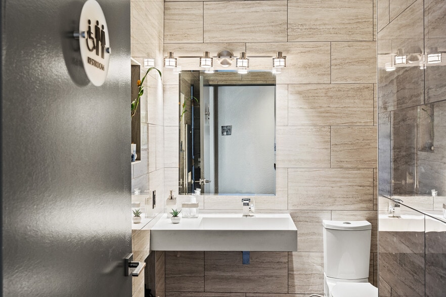 More Photos Of 539 Harkle Rd, Santa Fe Medical For Sale