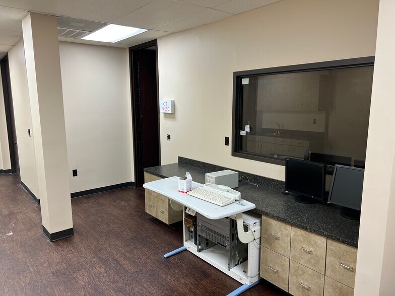 More Photos Of 11110 E I-10 Fwy, Houston Office For Sale