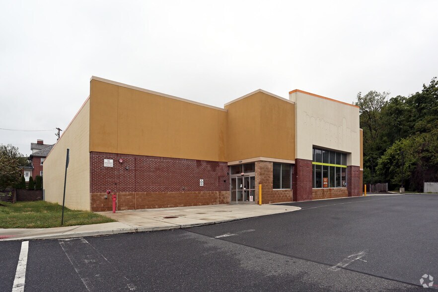 More Photos Of 1529 Broadway, Fountain Hill Supermarket For Lease