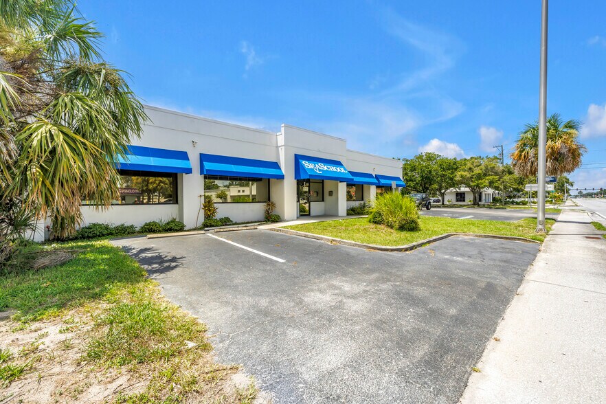 More Photos Of 8440 4th St N, Saint Petersburg Freestanding For Lease