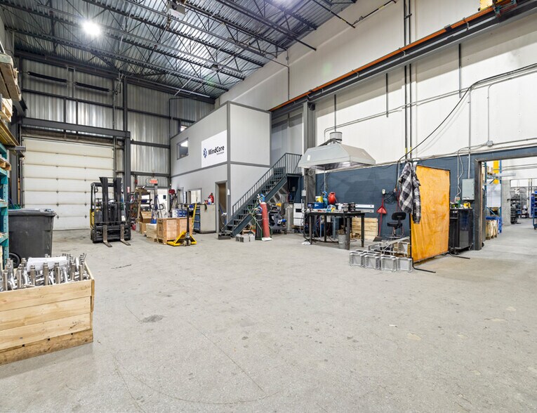 More Photos Of 8100-8118 Rue Charles-Édouard-Renaud, Terrebonne Warehouse For Sale