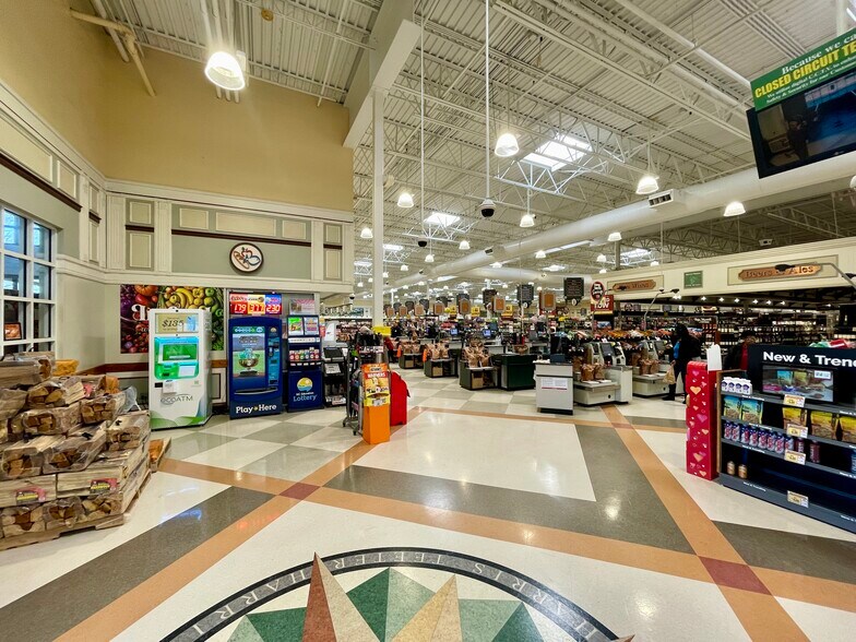 More Photos Of 5706 Wyalong Dr, Charlotte Storefront For Lease