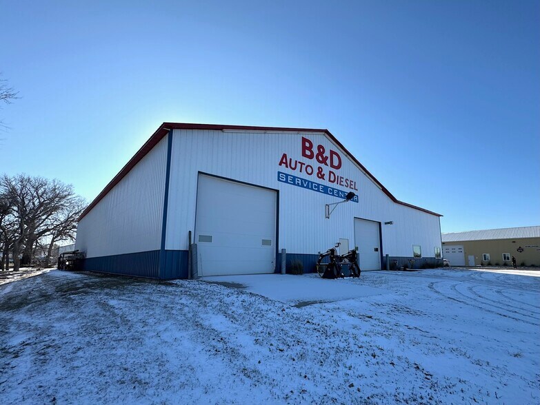 More Photos Of 1006 S Lawler, Mitchell Warehouse For Sale