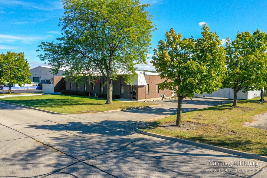 More Photos Of 675 Sunset Dr, Round Lake Warehouse For Sale