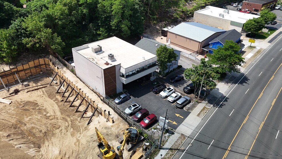 More Photos Of 1038 West Jericho Tpke, Smithtown Office For Sale