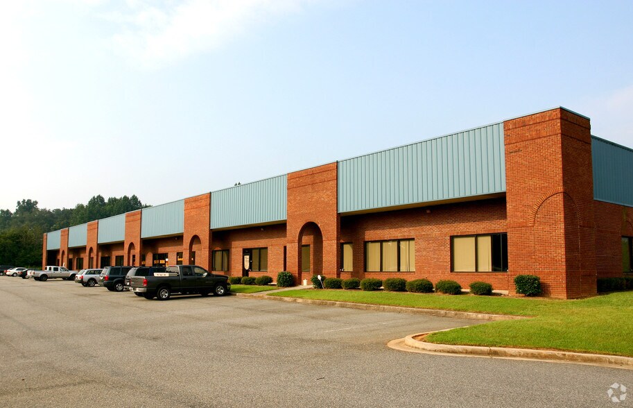 More Photos Of 1005 Union Center Dr, Alpharetta Warehouse For Lease