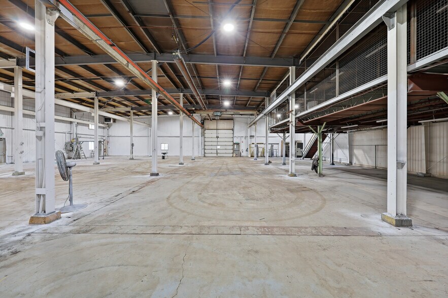 More Photos Of 375 Rue Saint-Louis, Saint-jean-sur-richelieu Industrial For Lease