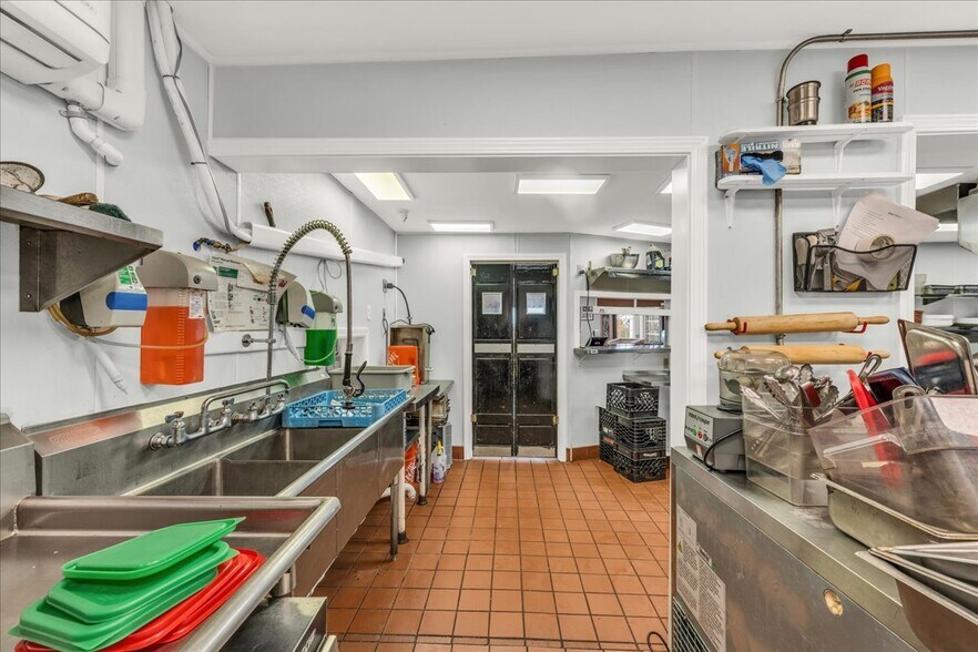 More Photos Of 357 W Main St, Searsport Freestanding For Sale