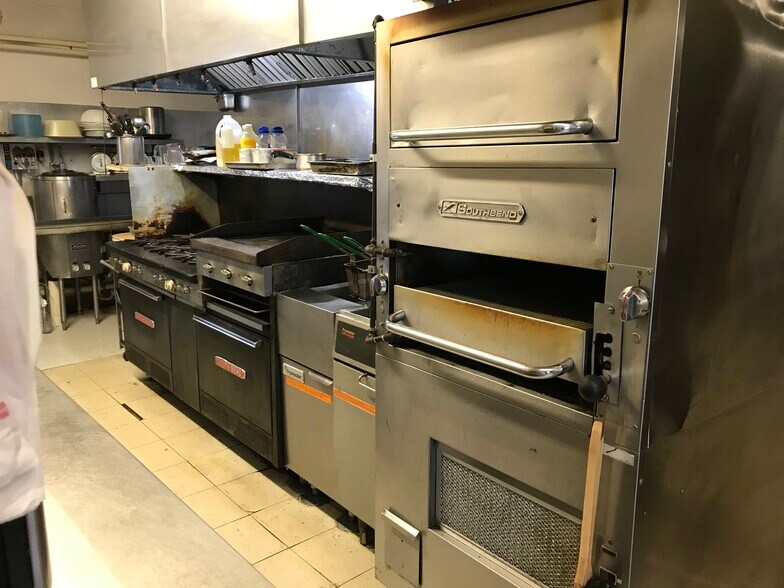 More Photos Of 201 Steele St, Algoma Hotel For Sale