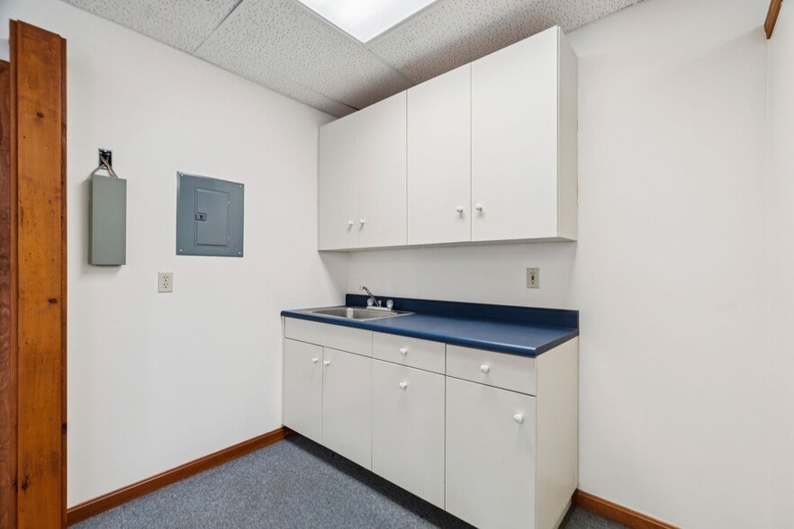 More Photos Of 61 Depot St, White River Junction Office For Sale