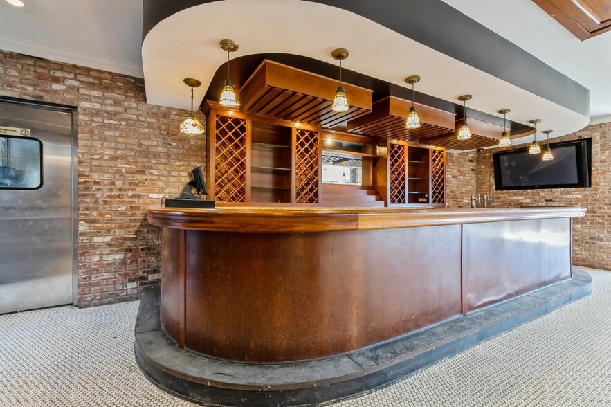 More Photos Of 62375 Rt-25, Southold Restaurant For Sale