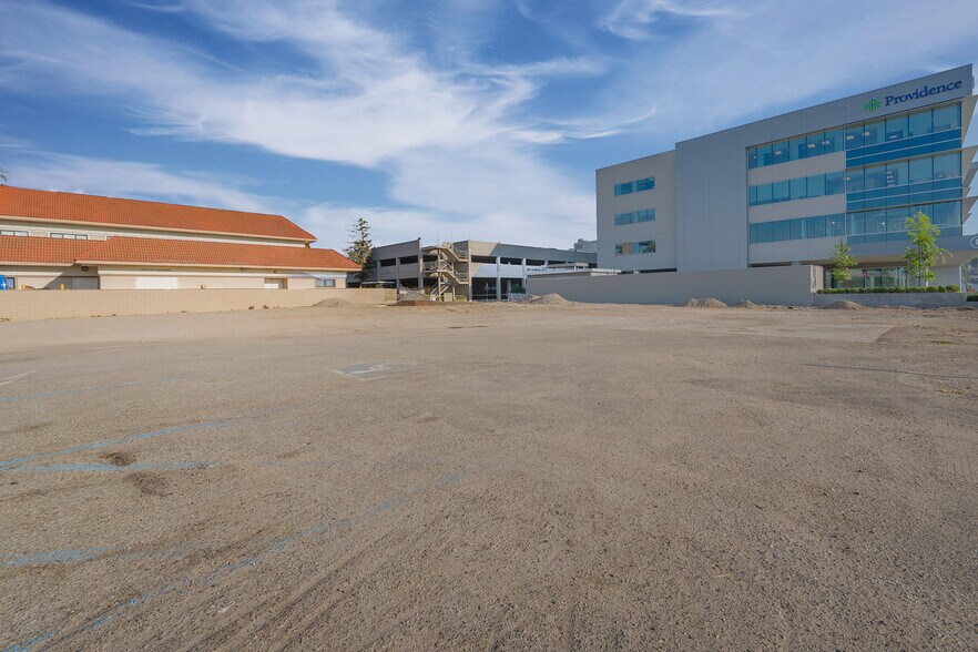 More Photos Of 305 S Main St, Orange Land For Lease