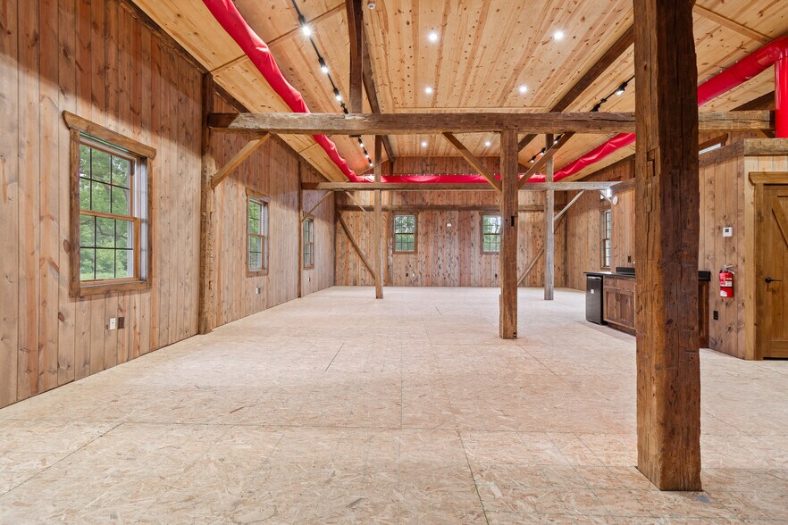 More Photos Of 1225 Bell Rd, Chagrin Falls Office For Lease