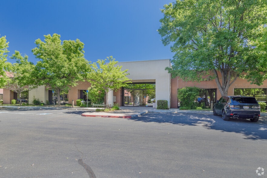 More Photos Of 2360 E Bidwell St, Folsom Medical For Lease