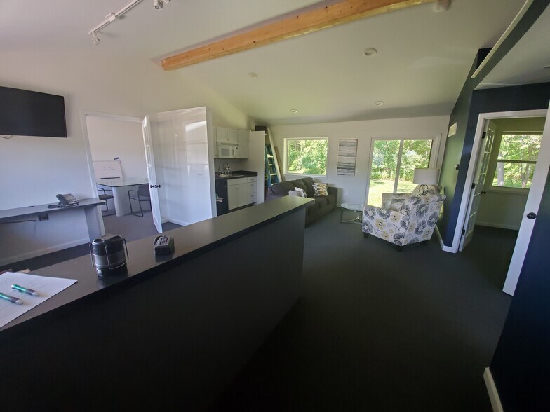 More Photos Of 8864 Whitmore Lake Rd, Brighton Office Residential For Lease