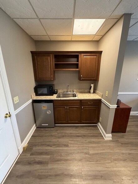 More Photos Of 2447 Locust Creek Dr, Evansville Warehouse For Sale