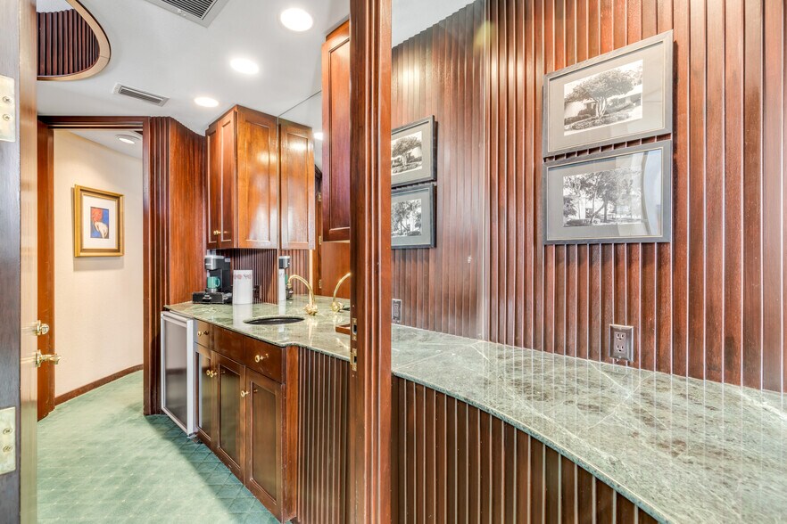 More Photos Of 100-104 Riverside Dr, New Smyrna Beach Office For Sale