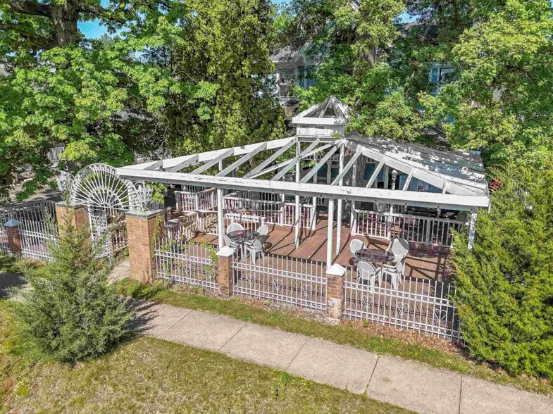 More Photos Of 211 Wisconsin Ave, Wisconsin Dells Hotel For Sale