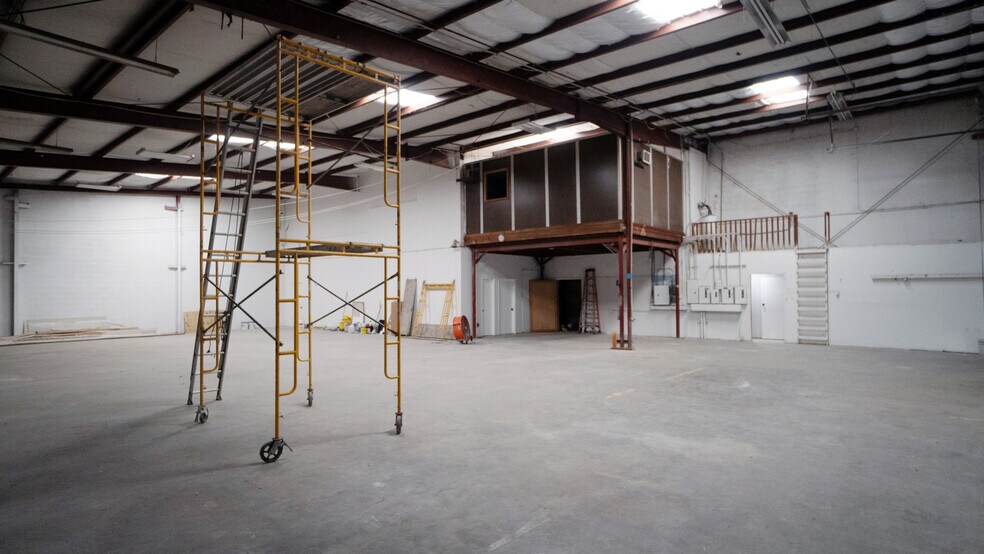 More Photos Of 9220 Rasmus Dr, Houston Warehouse For Lease