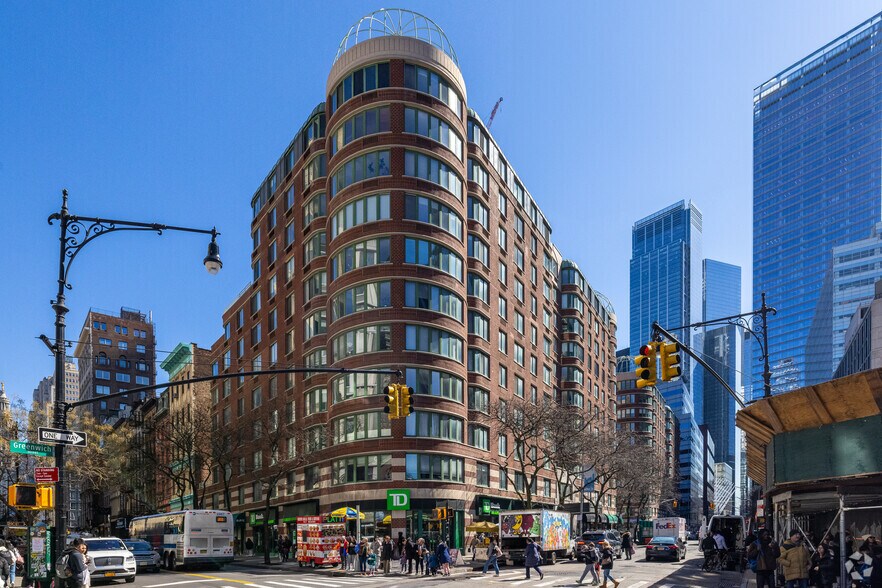 More Photos Of 295 Greenwich St, New York Apartments For Lease