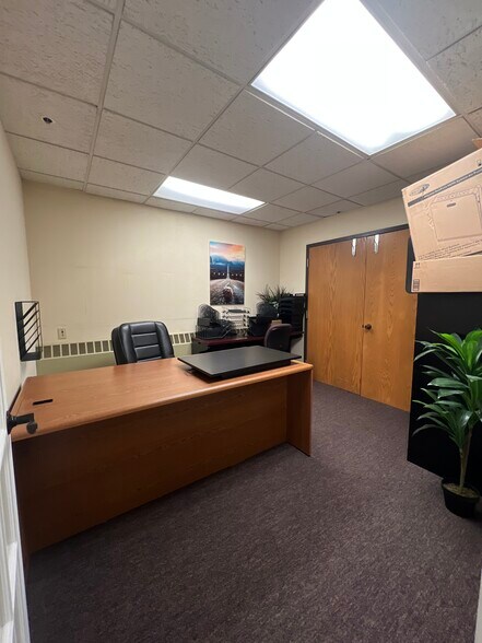 More Photos Of 105 S York St, Elmhurst Office For Lease