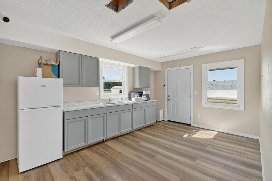 More Photos Of 122 Hughes Rd, New Smyrna Beach Specialty For Sale