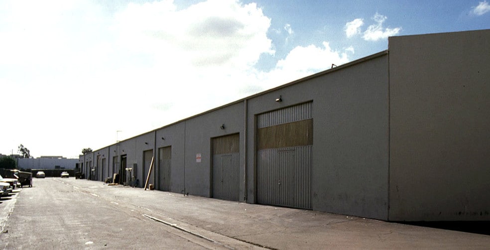 More Photos Of 130-152 E Garry Ave, Santa Ana Warehouse For Lease