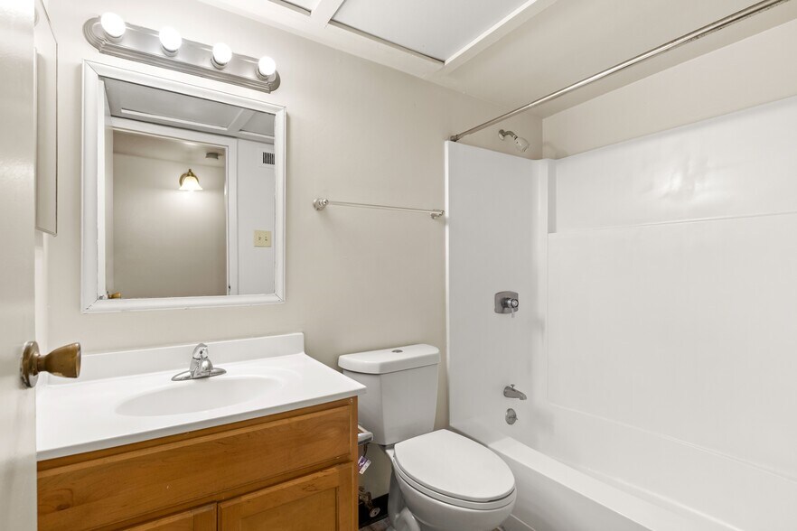 More Photos Of 11065 Dunklin Dr, Saint Louis Apartments For Sale