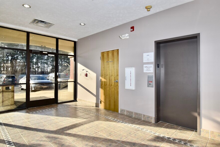 More Photos Of 37 Sandstone Cir, Jackson Office For Sale